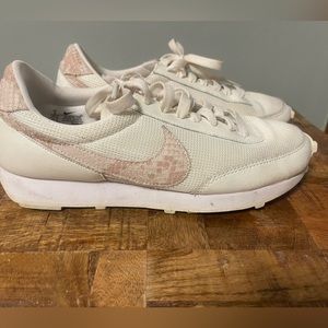 Women’s Ivory Nike Daybreak Sneakers Size 8